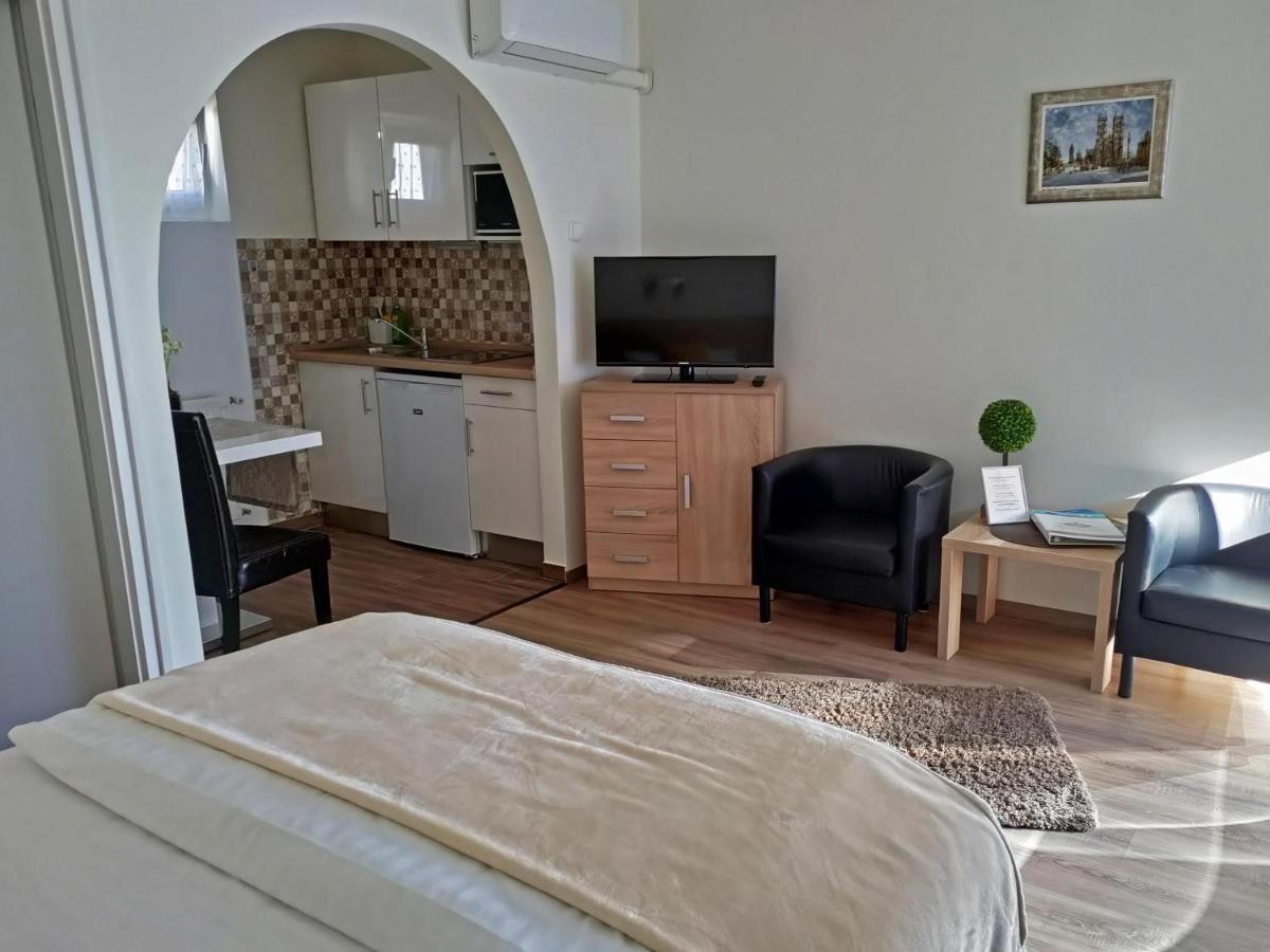 Szecsenyi Apartman Heviz Exterior photo