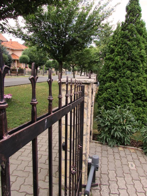 Szecsenyi Apartman Heviz Exterior photo